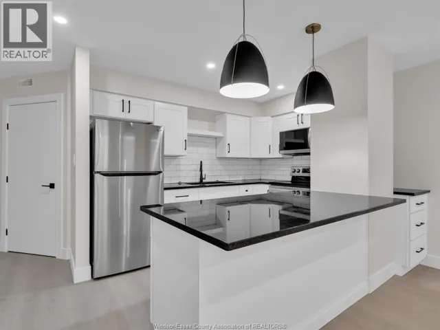 3177 Riverside DRIVE East Unit# 110, Windsor, Ontario N8Y1A5