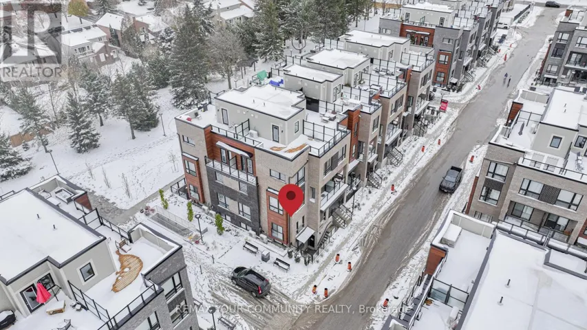 31 - 24 LYTHAM GREEN CIRCLE, Newmarket (Glenway Estates), Ontario L3Y0H4