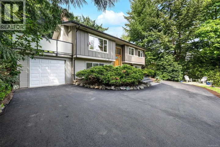 5222 Beckton Rd, Saanich, British Columbia V8Y2C1