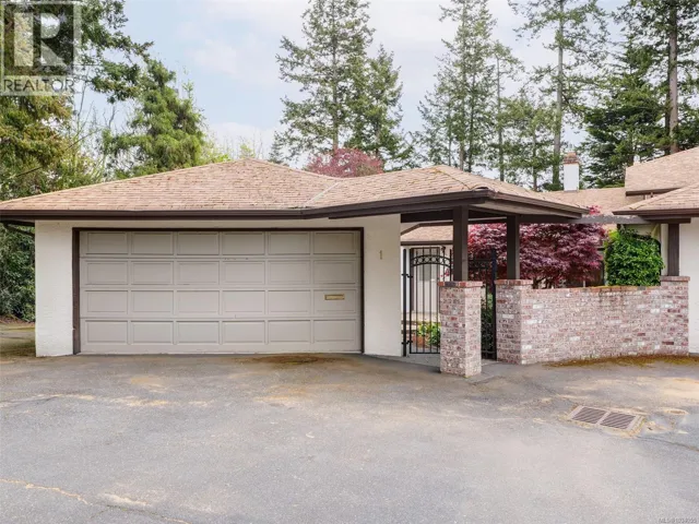 1 4631 Lochside Dr, Saanich, British Columbia V8Y2S9