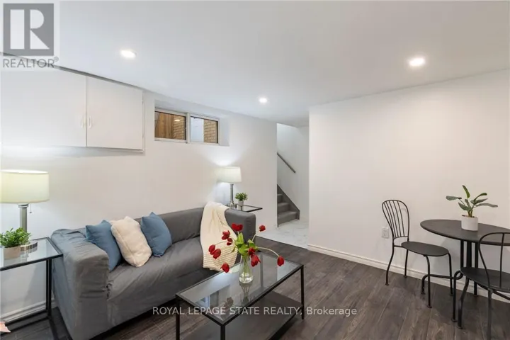 2 - 7 PURDY CRESCENT, Hamilton (Greeningdon), Ontario L9A3B4