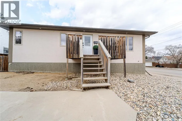 805 4th AVENUE NW, Moose Jaw, Saskatchewan S6H3W8
