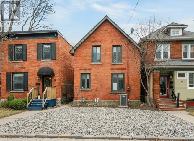 10 LEWIS STREET, Ottawa, Ontario K2P0S3