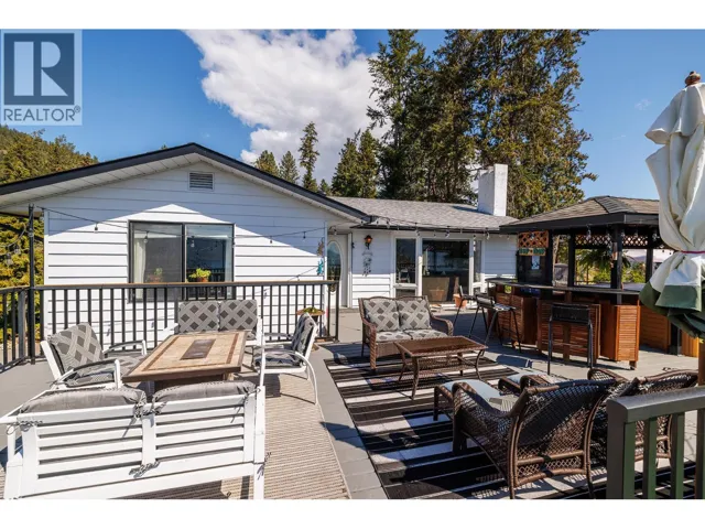 5687 Somerset Avenue, Peachland, British Columbia V0H1X4