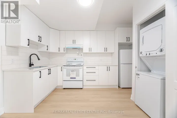 BASEMENT APARTMENT - 17 WONDER WAY, Brampton (Vales of Castlemore), Ontario L6P1G1