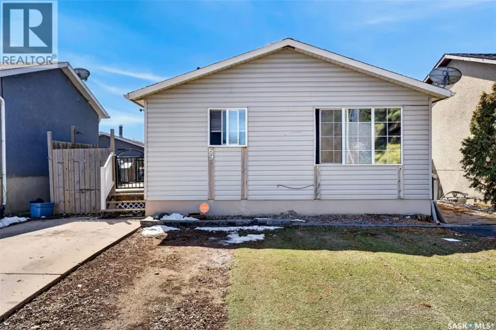 69 McGee CRESCENT, Saskatoon, Saskatchewan S7L4M6