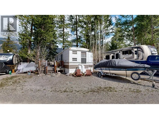 4868 RIVERVIEW Drive Unit# 100, Edgewater, British Columbia V0A1E0