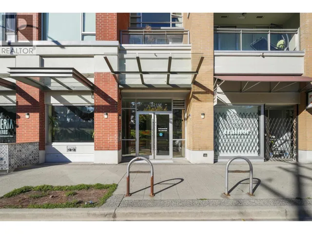 715 221 UNION STREET, Vancouver, British Columbia V6A0B4