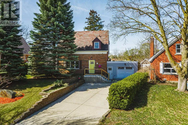 55 VANCAMP AVENUE, Kitchener, Ontario N2M1J1