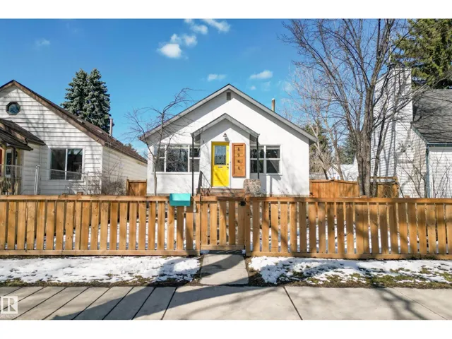 8946 80 AV NW, Edmonton, Alberta T6C0T7