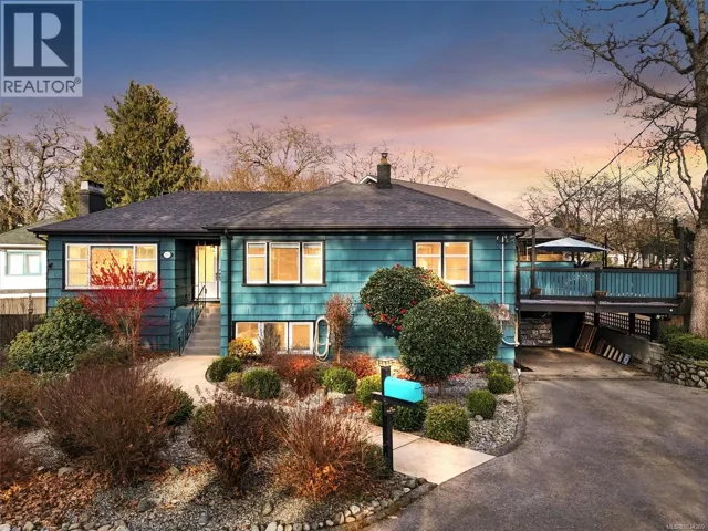 3771 Winston Cres, Saanich, British Columbia V8X1S2