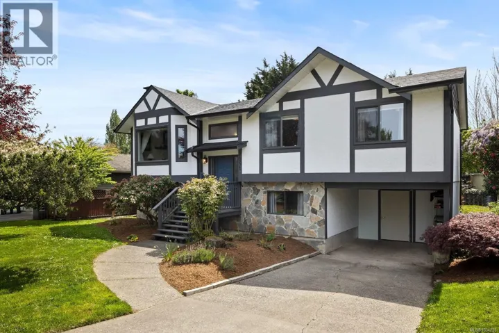 2051 Northbrook Dr, Sidney, British Columbia V8L4J3