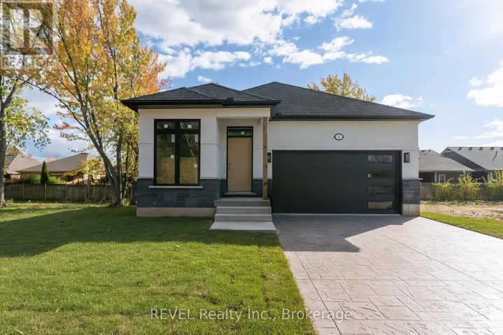 11 STICKLES STREET, Pelham (Fonthill), Ontario L3C3C3