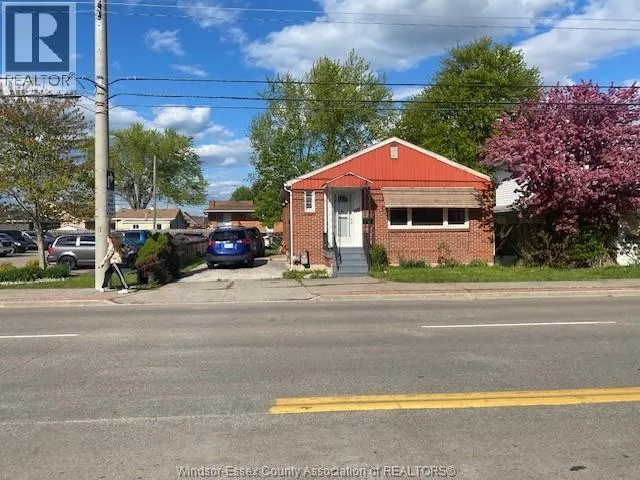 850 LAUZON, Windsor, Ontario N8S3M5
