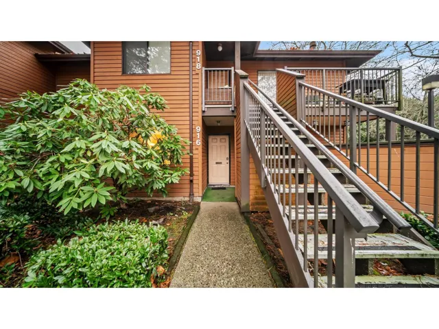 916 10620 150 STREET, Surrey, British Columbia V3R7S1