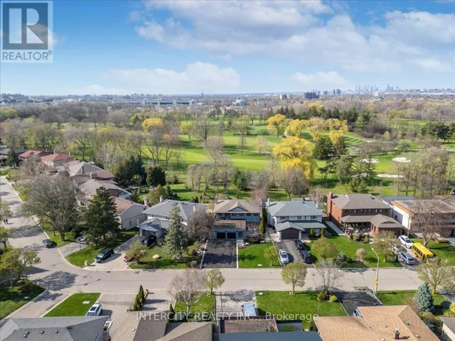61 GOLFWOOD HEIGHTS, Toronto (Kingsview Village-The Westway), Ontario M9P3L8