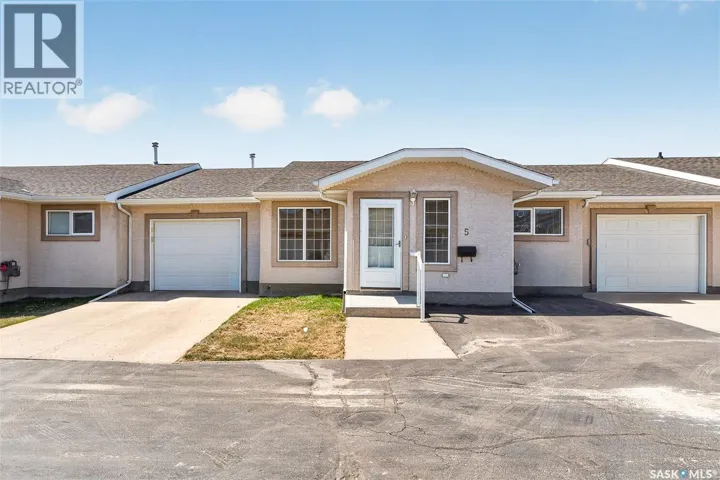 5 212 Mulberry LANE, Moose Jaw, Saskatchewan S6J1N4