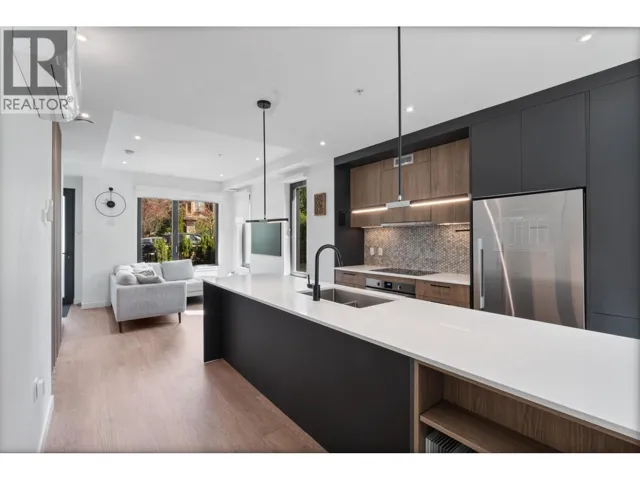 209 606 FOSTER AVENUE, Coquitlam, British Columbia V6J0L5