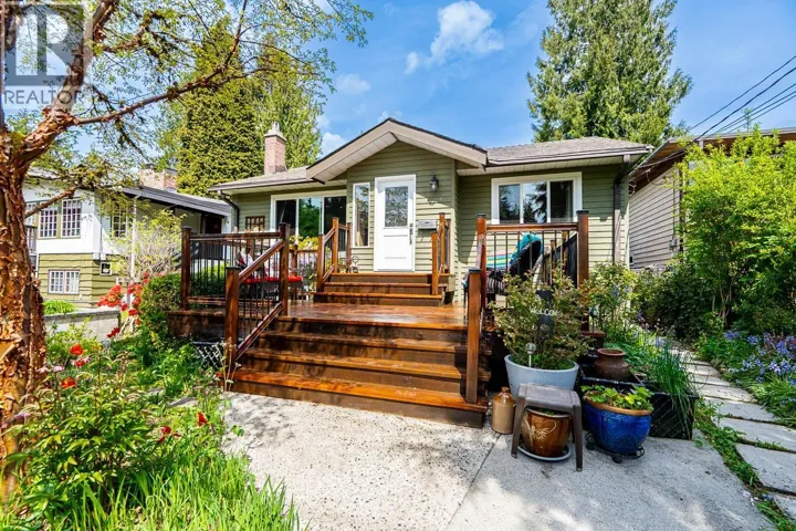 4360 CLIFFMONT ROAD, North Vancouver, British Columbia V7G1J5
