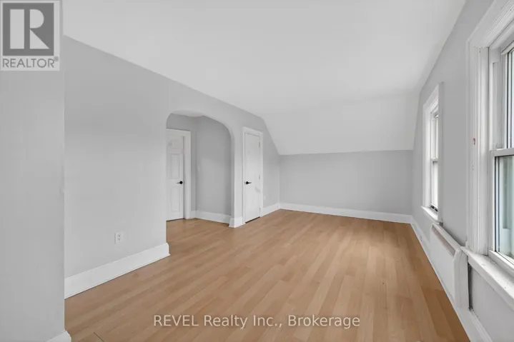 2-UPPER - 228 DUFFERIN STREET, Fort Erie (Central), Ontario L2A2T6