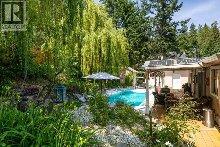 10724 Pinecrest Road, Vernon, British Columbia V1H2C1