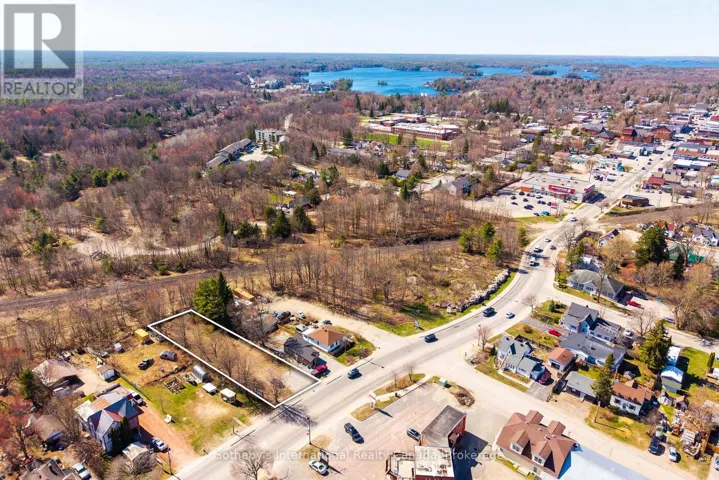 825 MUSKOKA ROAD S, Gravenhurst (Muskoka (S)), Ontario P1P1K2