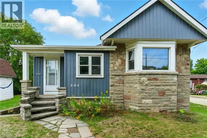 684 BEACH Boulevard, Hamilton, Ontario L8H6Y4