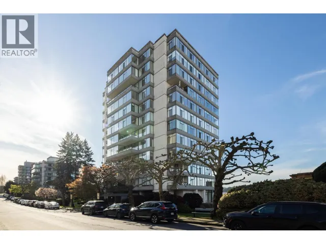 302 1480 DUCHESS AVENUE, West Vancouver, British Columbia V7T2W2