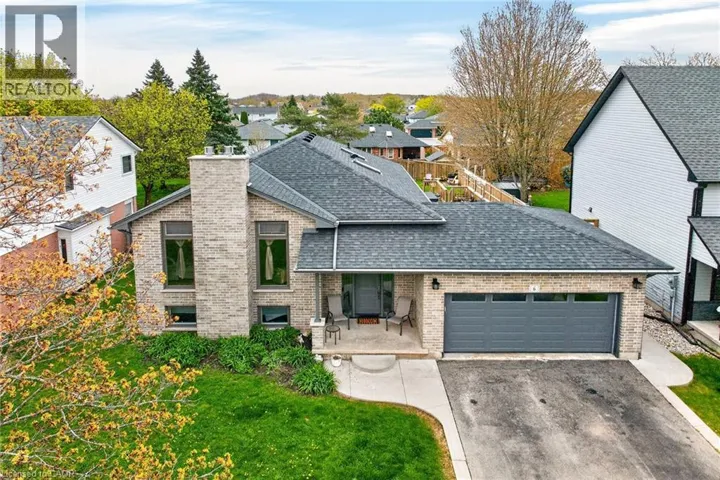 6 KINTYRE Court, Caledonia, Ontario N3W1G8
