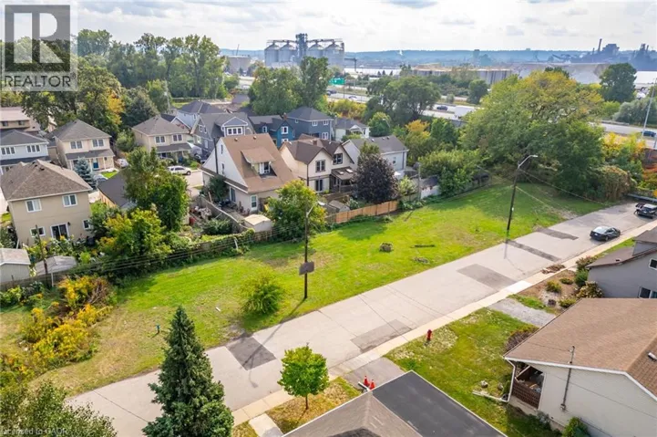 11 KNAPMANS Drive, Hamilton, Ontario L8H7E8