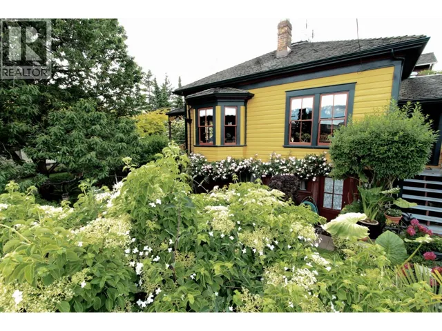 217 NINTH STREET, New Westminster, British Columbia V3M3V4