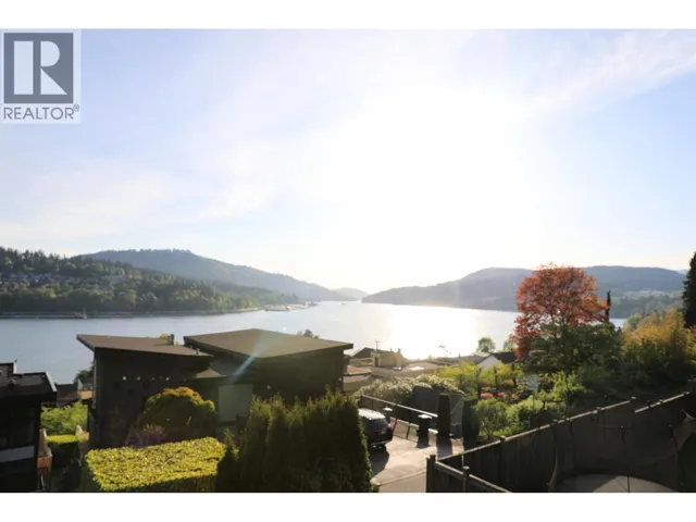 18 AXFORD BAY, Port Moody, British Columbia V3H3R2
