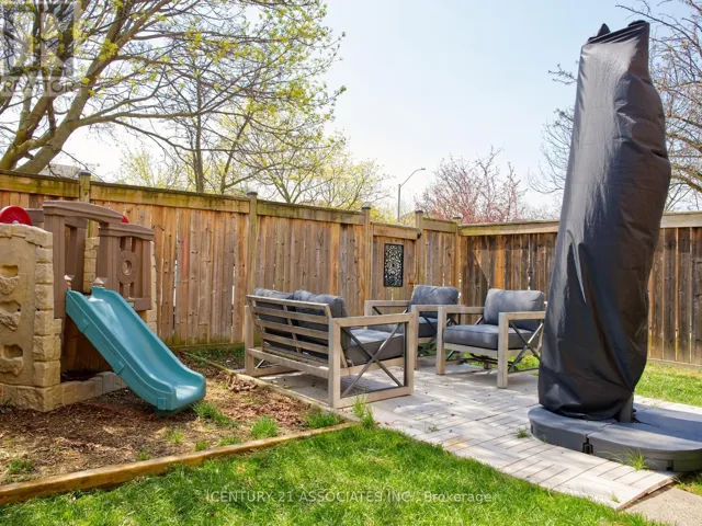 77 THORNLODGE DRIVE, Hamilton (Waterdown), Ontario L0R3H3