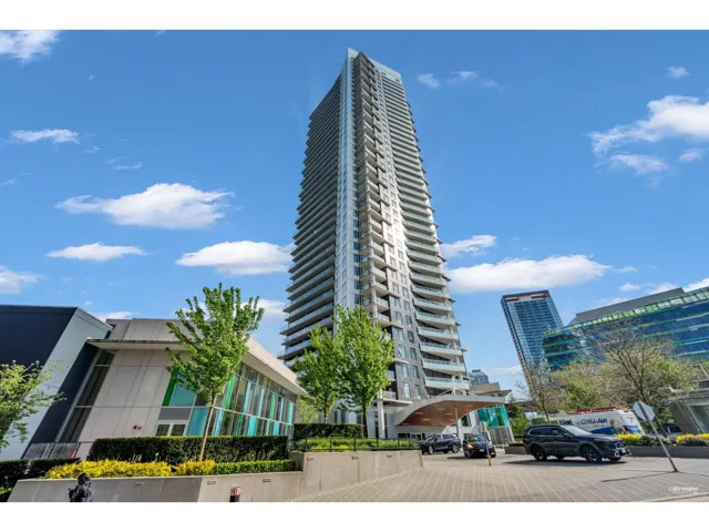 4008 9887 WHALLEY BOULEVARD, Surrey, British Columbia V3T0P4