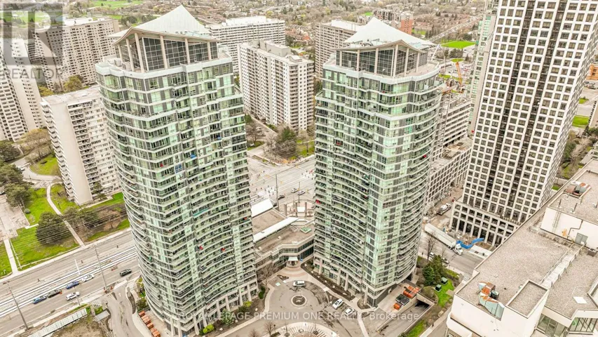 303 - 33 ELM DRIVE, Mississauga (City Centre), Ontario L5B4M2