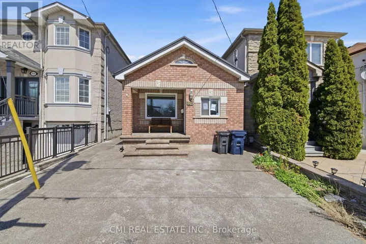 120 NORTHLAND AVENUE, Toronto (Rockcliffe-Smythe), Ontario M6N2E2