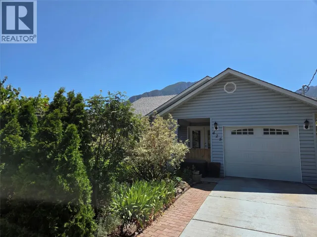 425 3rd Avenue, Keremeos, British Columbia V0X1N2