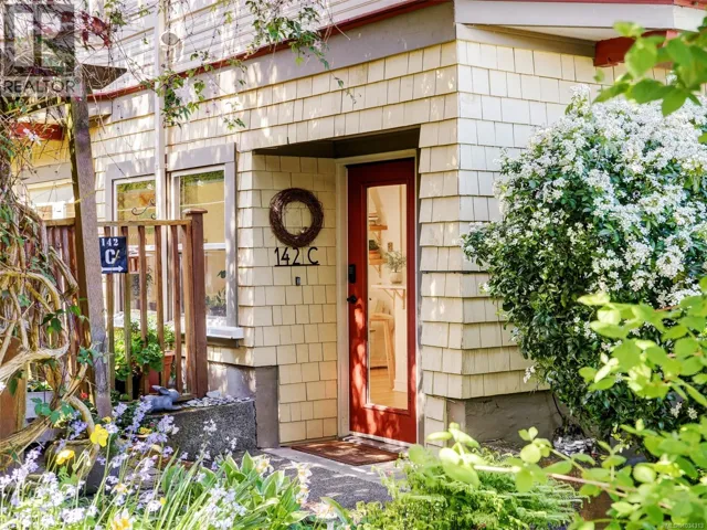 C 142 St. Lawrence St, Victoria, British Columbia V8V1X8