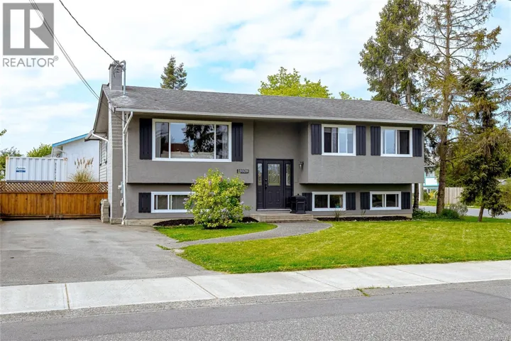 10328 Bowerbank Rd, Sidney, British Columbia V8L3L4
