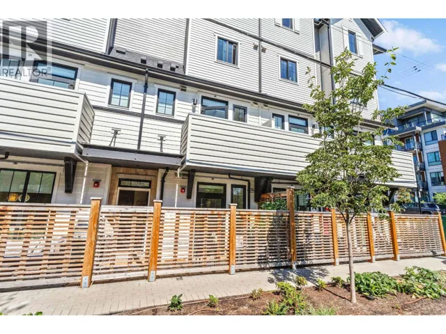 6 237 RIDGEWAY AVENUE, North Vancouver, British Columbia V7L0H6