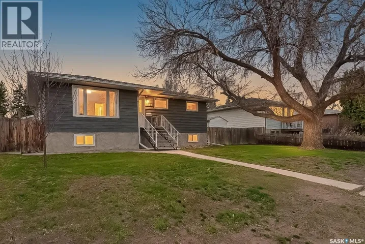 1154 Caribou STREET W, Moose Jaw, Saskatchewan S6H2B5
