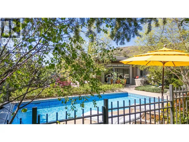741 Pinehaven Court, Kelowna, British Columbia V1V2Y3