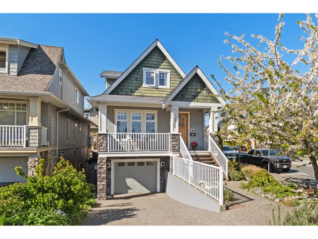15595 THRIFT AVENUE, White Rock, British Columbia V4B2L8