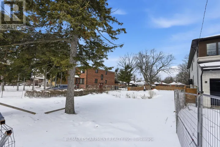 19A BROADVIEW AVENUE, Mississauga (Port Credit), Ontario L5H2S8