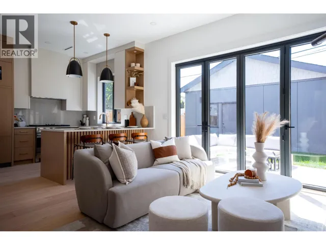 2 356 E 40TH AVENUE, Vancouver, British Columbia V5W1L9
