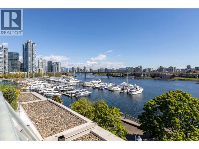 606 1288 MARINASIDE CRESCENT, Vancouver, British Columbia V6Z2W5
