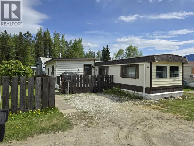19 95 MOUNTAIN VIEW ROAD, McBride, British Columbia V0J2E0