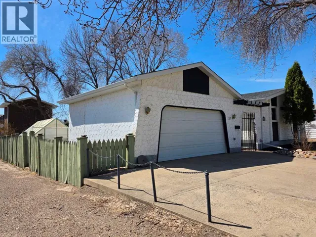 717 3 Street NW, Medicine Hat, Alberta T1A7P6