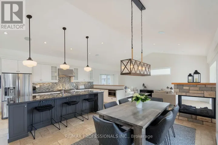 321 WENDY LANE, Oakville (WO West), Ontario L6L4P9