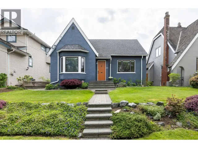 524 SECOND STREET, New Westminster, British Columbia V3L2M3